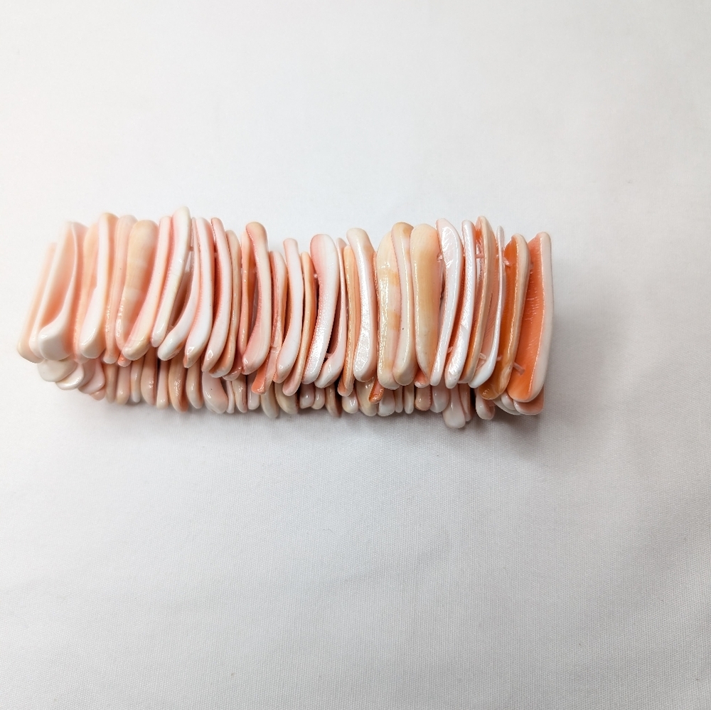 Shell Bracelet - Picture 2 of 3